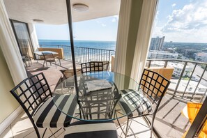 Direct Oceanfront Views, Beautifully Decorated Living Area