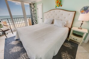 DIRECT OCEANFRONT Bedroom, Wake up to Amazing Views!