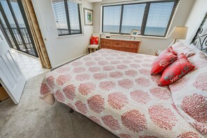 Main Bedroom with Direct Views of the Ocean, Beautifully Decorated
