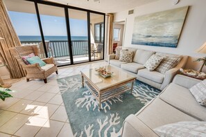 Direct Oceanfront, Beautifully Decorated, Large Living Room Area
