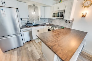 Large Kitchen Area, Beautifully Decorated
