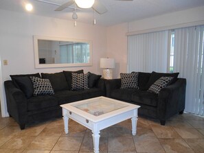 Living Room w/Sofa Sleeper