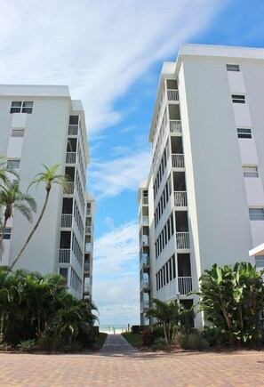 Crescent Arms Exterior - 105S in the Left Building
