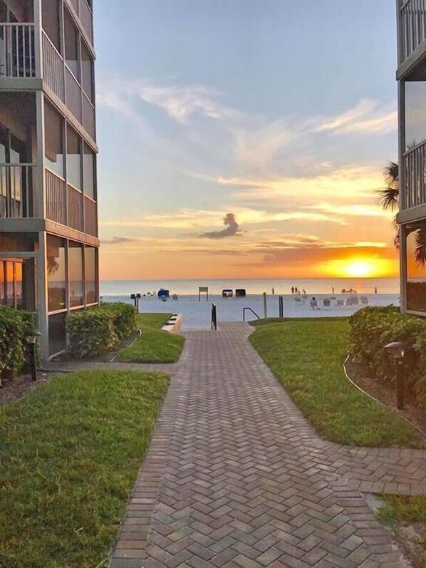 Walkway Sunset at Your Lanai