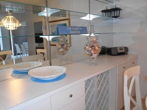 Buffet & Bar Area