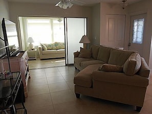 Living Area to Lanai