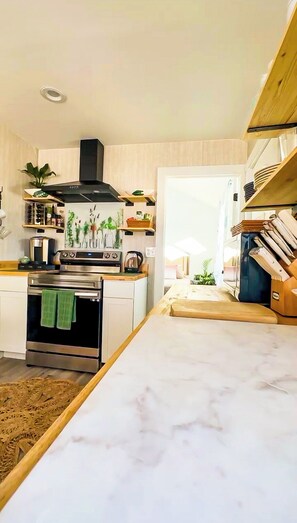 full kitchen
