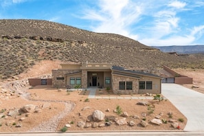 5 Bedroom, 6 Bath