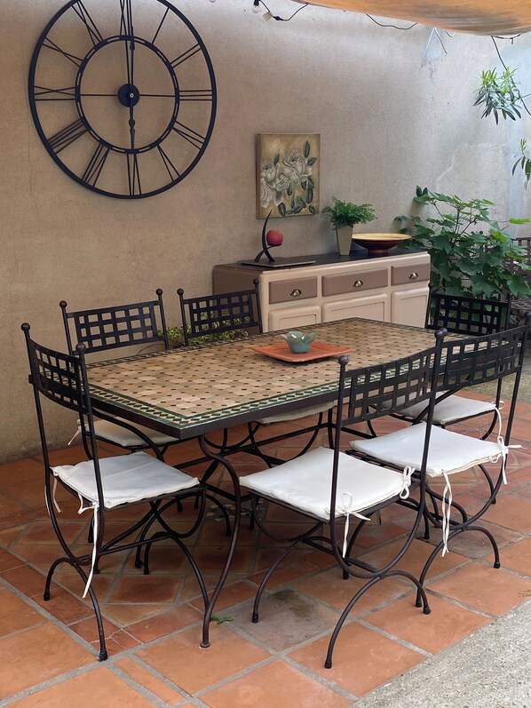 Outdoor dining