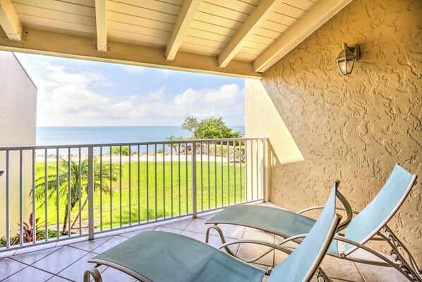 Balcony Main Level