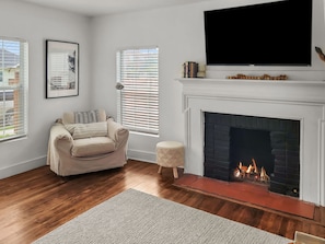 Living room - fireplace is NON-working (only virtually lit)