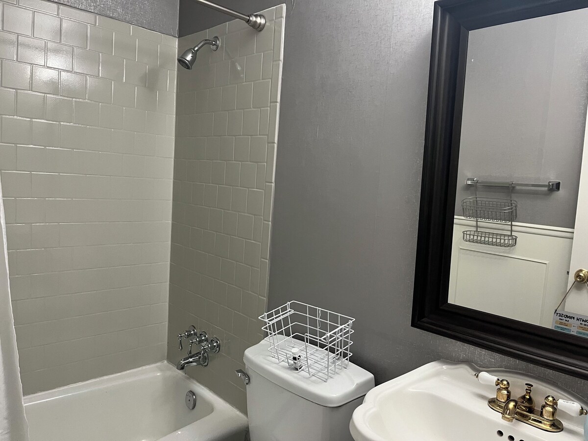Cozy space is nestled in quiet area, nearby capital city, parks and attractions