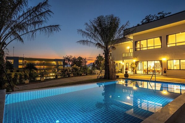 Swimming pool