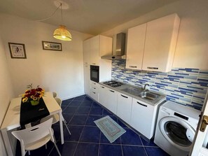 Kitchen-Living
