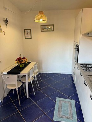 Kitchen-Living