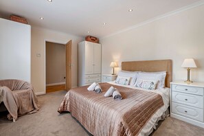 8593092 interior18 800