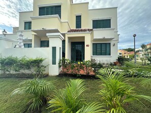 Villa Las Brisas entrance