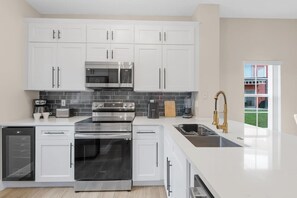 Kitchen #Disney #Parks #kingdom #springs #Emeraldisland #resort #Apartment #Condo #Vacation #Rental #waterpark #Kissimmee #Orlando #universal #citywalk