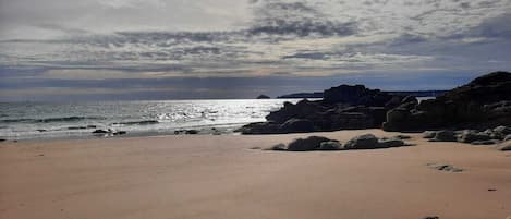 Plage de Portez accessible par un chemin privé depuis le logement