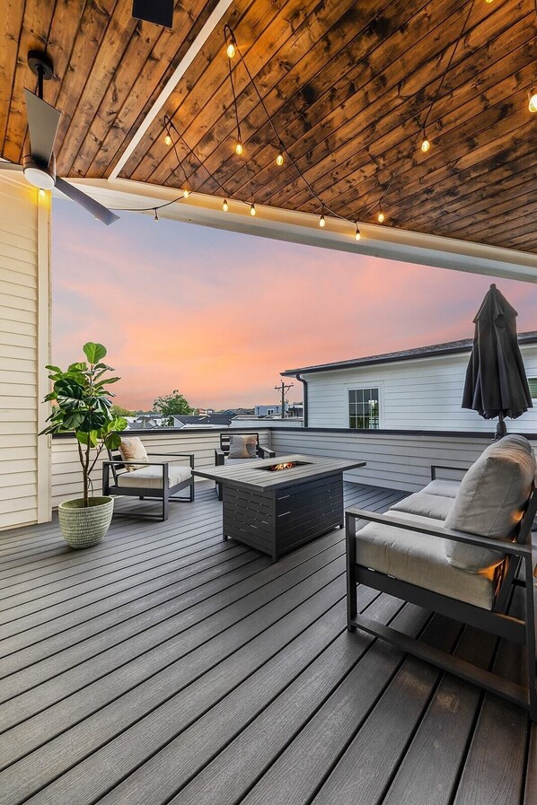 Unwind under sunset skies on this elegant, private deck.