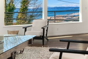 Stunning views of the puget sound, photos do not do justice!