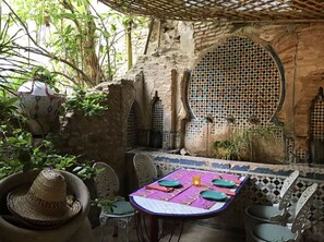屋外ダイニングエリア