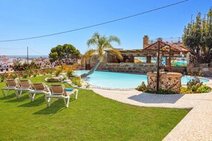 Villa Goldensol image