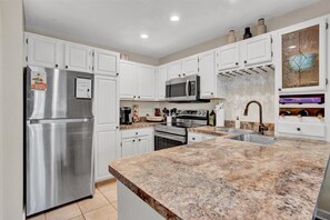 Fully equipped kitchen