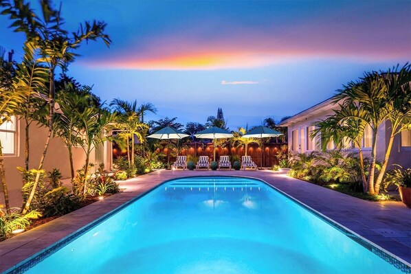 Gorgeous heated pool.