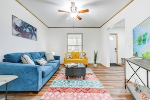 Living Room | Smart TV | Board Games | 1st Floor