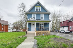 House Exterior | Driveway (3 Vehicles)