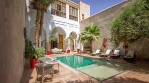 Exquisite Marrakesh Suite | 2 Bedrooms | Hotaru Suite | Furnished Patio Overlooking the Garden | Shared Sun Terrace and Swimming Pool |Diour Jdad, Zaouia Abbassia, Medina