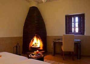 Exquisite Marrakesh Suite | 2 Bedrooms | Hotaru Suite | Furnished Patio Overlooking the Garden | Shared Sun Terrace and Swimming Pool |Diour Jdad, Zaouia Abbassia, Medina