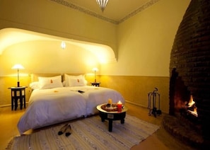 Exquisite Marrakesh Suite | 2 Bedrooms | Hotaru Suite | Furnished Patio Overlooking the Garden | Shared Sun Terrace and Swimming Pool |Diour Jdad, Zaouia Abbassia, Medina
