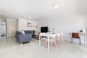 Dining Area (1)