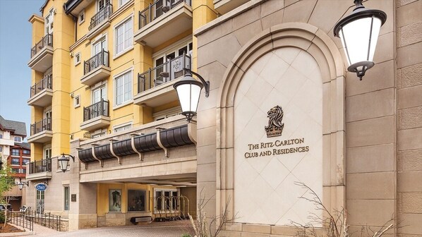 Ritz-Carlton Club