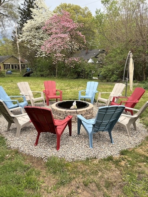 Back Yard with a Fire pit. Relaxed seating for large group. Note : We do not provide fire wood