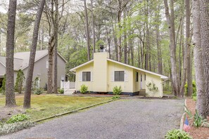 Exterior | Driveway (4 Vehicles) | RV/Trailer Parking