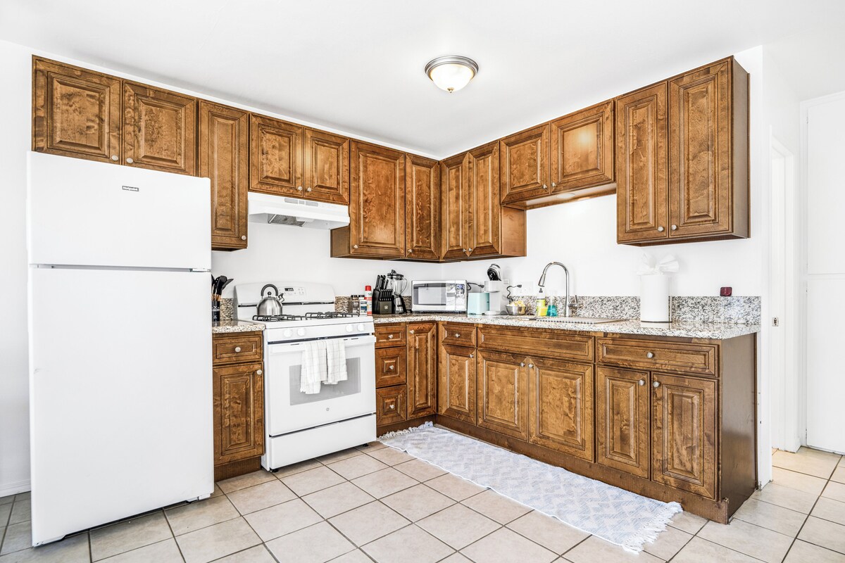 NEW! Private 1 Bedroom Ocean Beach Apartment Short Walk to Beach