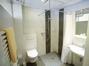 Doppelzimmer Katg. 3 Premium (auch zur Alleinbenutzung) mit eigenem Badezimmer-Premium Bad