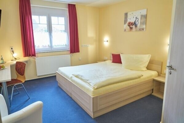 Doppelzimmer Katg. 3 Premium (auch zur Alleinbenutzung) mit eigenem Badezimmer-Doppelzimmer Premium