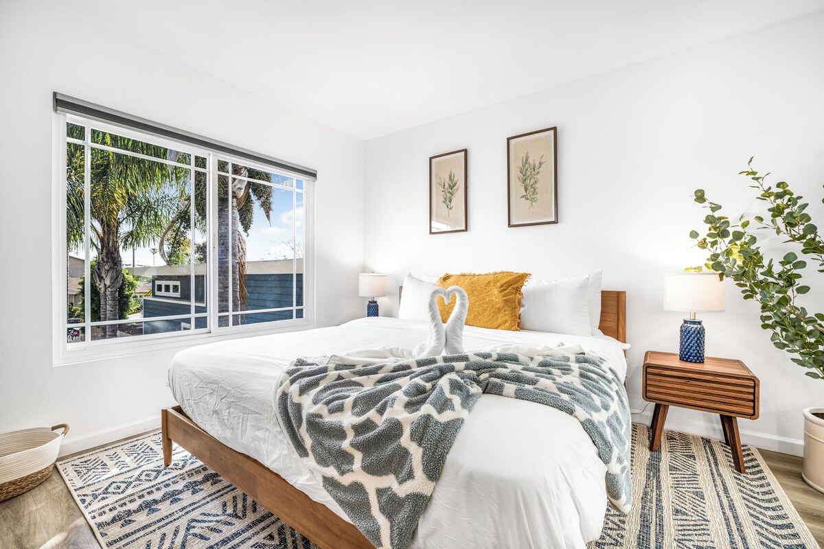 NEW OB Duplex – Short Walk to Beach – Sleeps 7