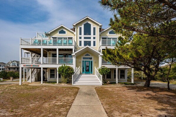 WH280: A Sweet Dream | Front Exterior