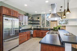 Kitchen w Viking appliances