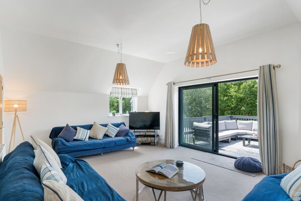 The Little Hawthorns, Roserrow, First Floor: Feel yourself sink into the comfortable seating and relax.
