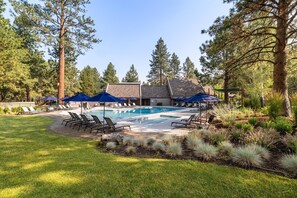 Mt Bachelor Village Pool and hot tub complex