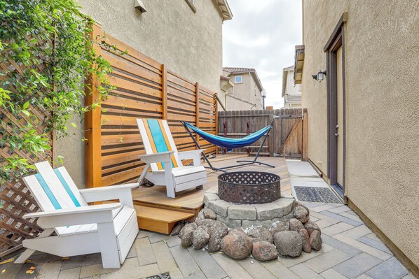 Sacramento Vacation Rental | 3BR | 2.5BA | 1,781 Sq Ft | 3 Steps to Enter