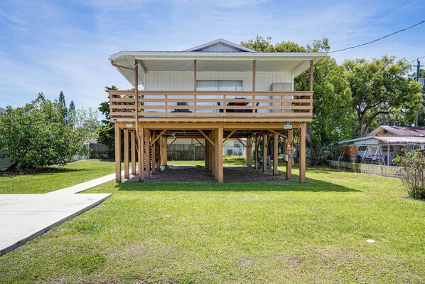 Tampa Vacation Rental | 2BR | 1BA | Exterior Staircase to Enter | 1,100 Sq Ft