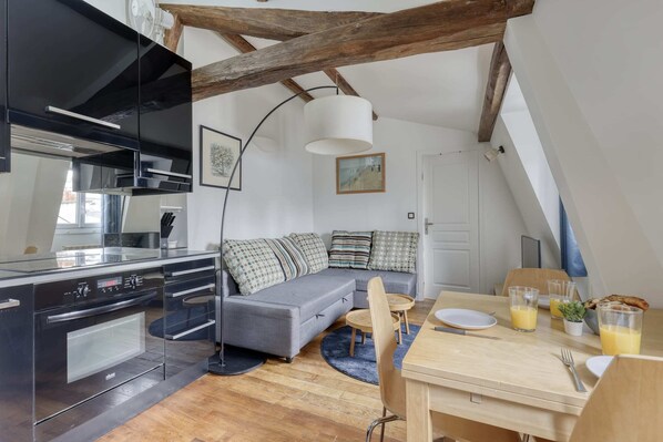 Living Room - Kitchen - Dining Table