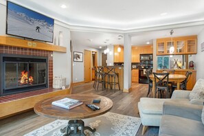 Great Open Floor Plan Kitchen, Living and Dining areas all connect!